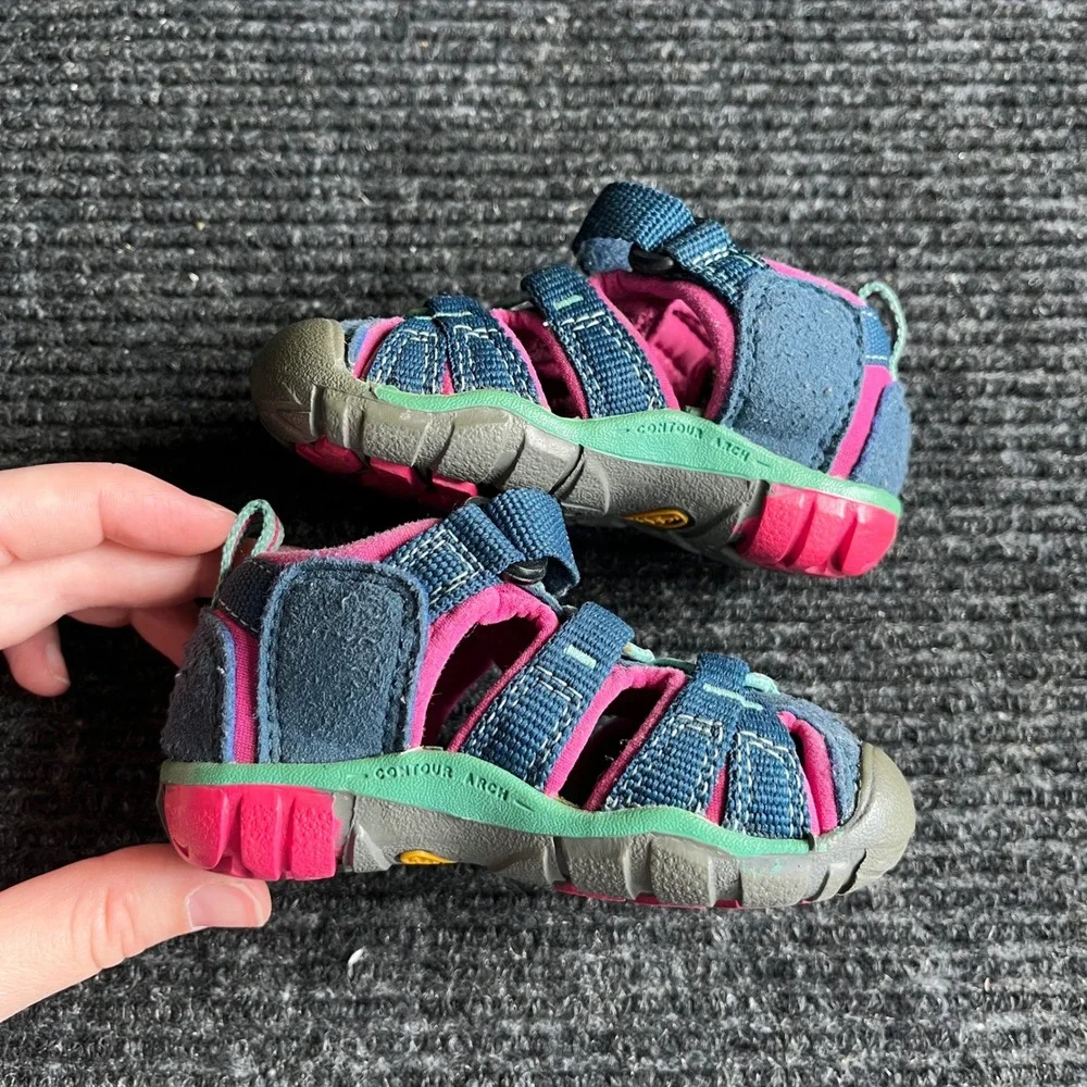 Keen Seacamp II CNX Water Sandals Toddler 4 Blue Pink Excellent Hybrid Hiking